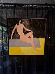 Mujer amrillo y negro